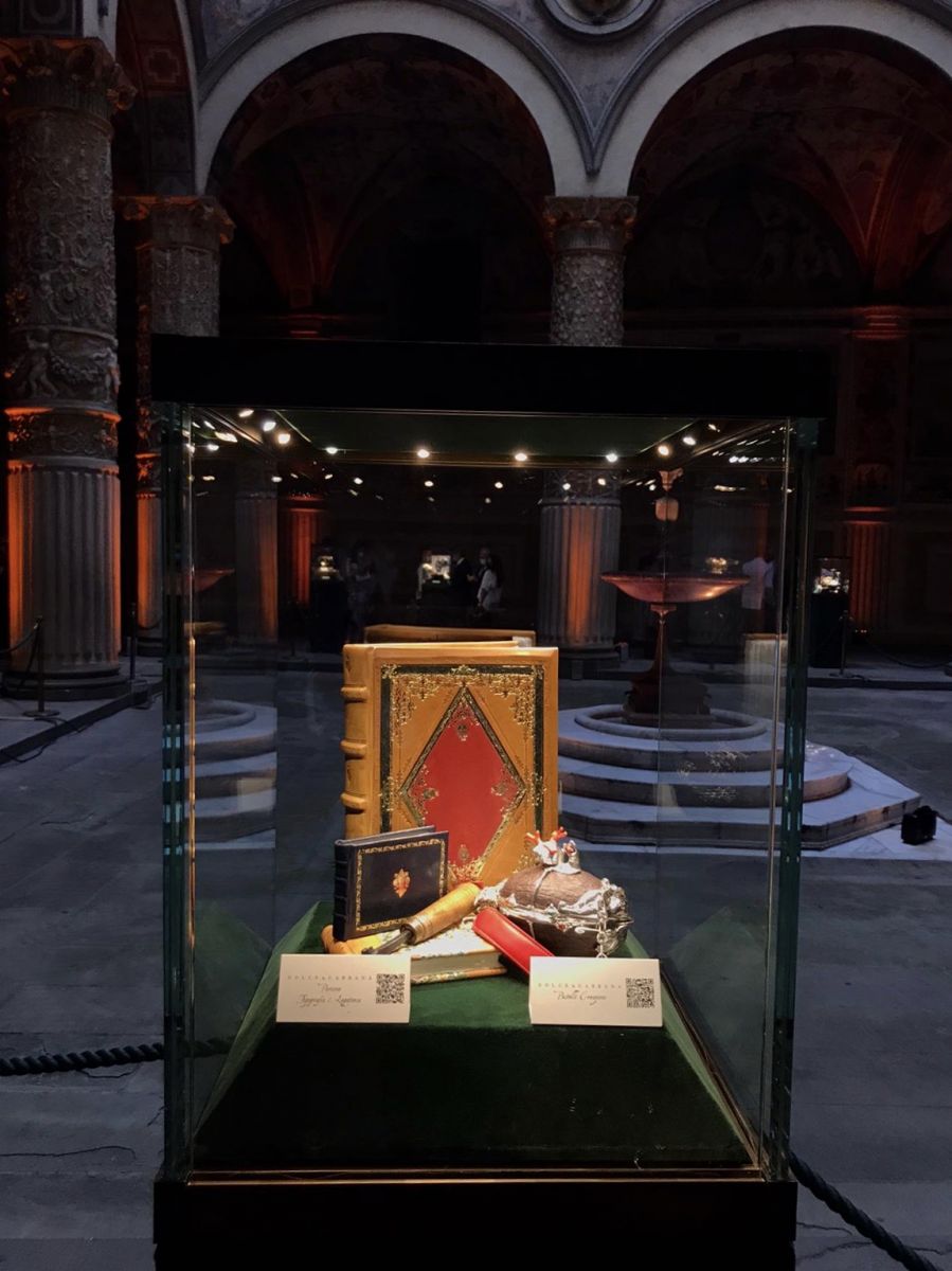 Esposizione dei nostri Libri nella Teca presso il Palazzo Vecchio, nel cortile di Michelozzo